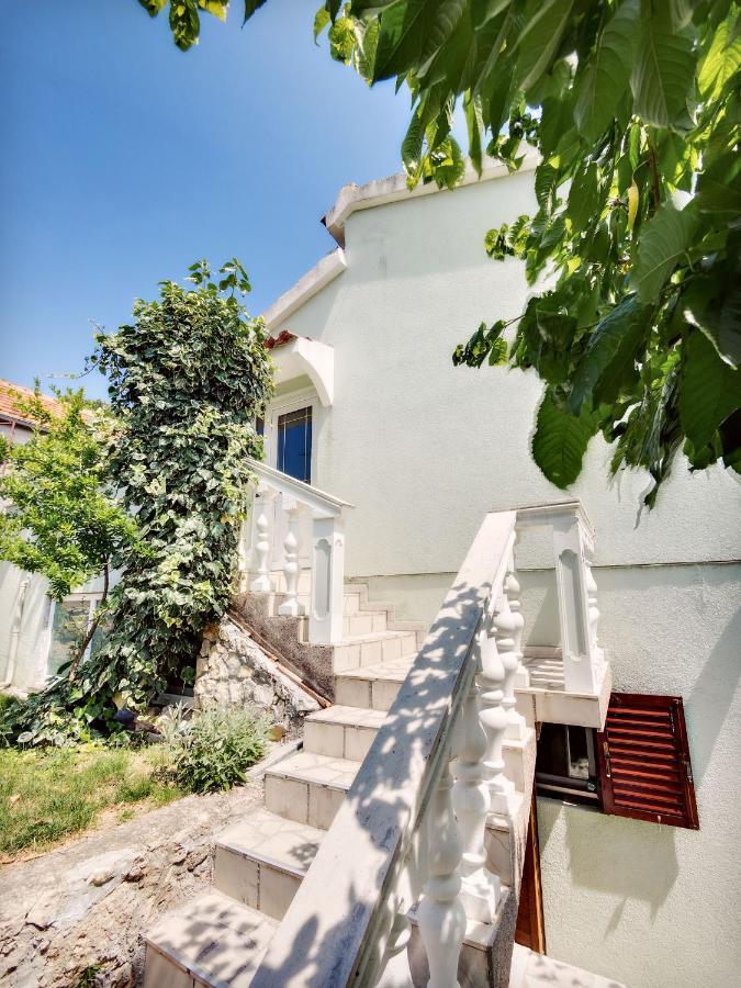 Apartmani Ela Prvić Luka Εξωτερικό φωτογραφία