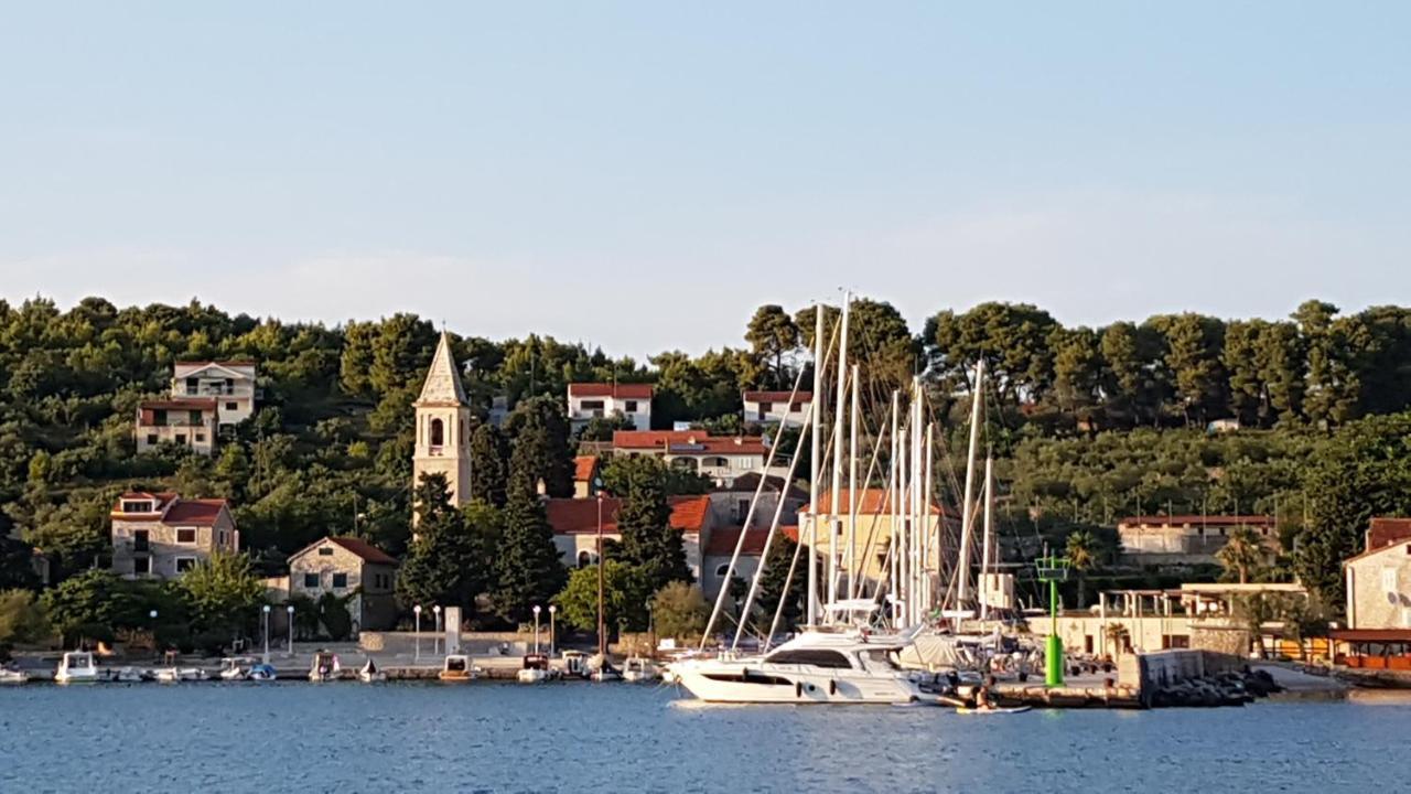 Apartmani Ela Prvić Luka Εξωτερικό φωτογραφία