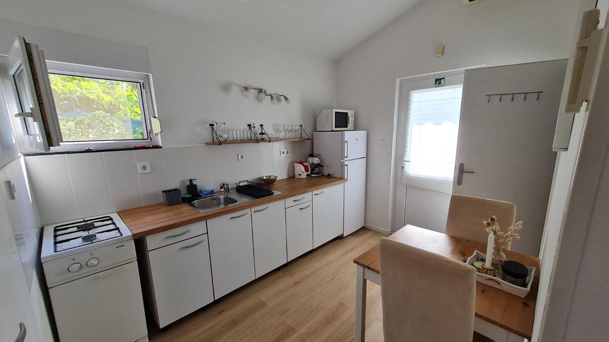 Apartmani Ela Prvić Luka Εξωτερικό φωτογραφία