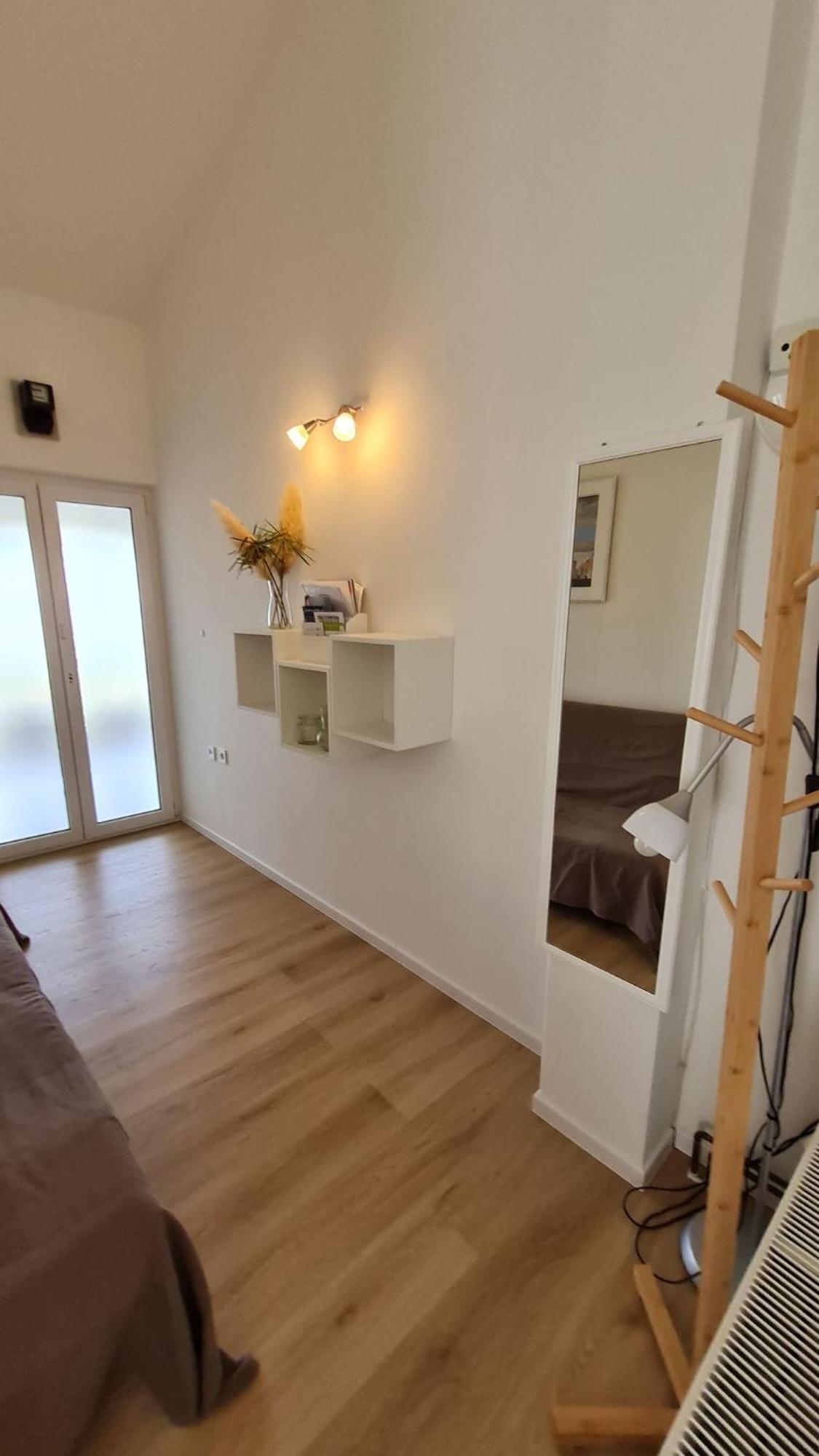 Apartmani Ela Prvić Luka Εξωτερικό φωτογραφία