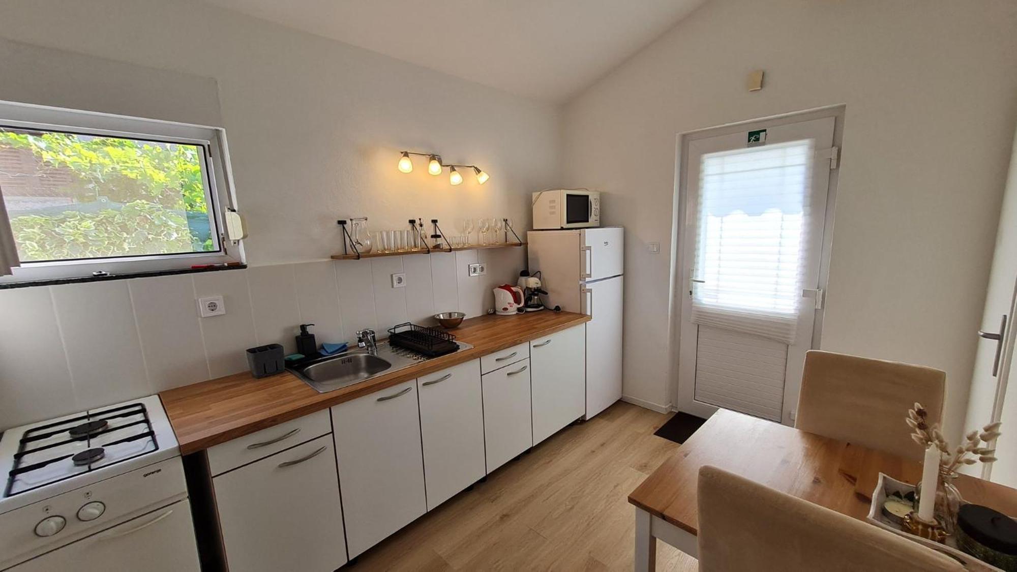 Apartmani Ela Prvić Luka Εξωτερικό φωτογραφία