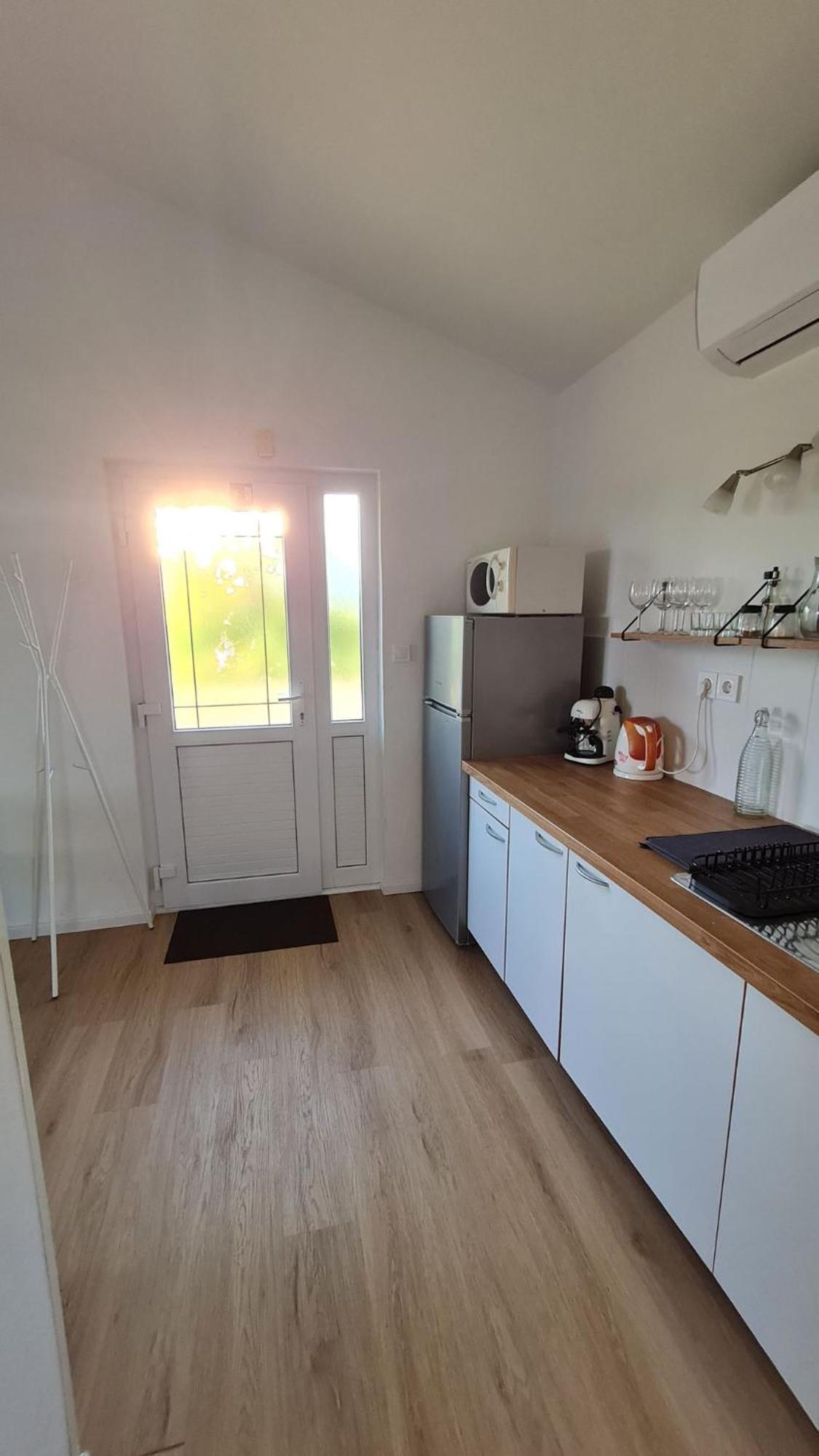 Apartmani Ela Prvić Luka Εξωτερικό φωτογραφία