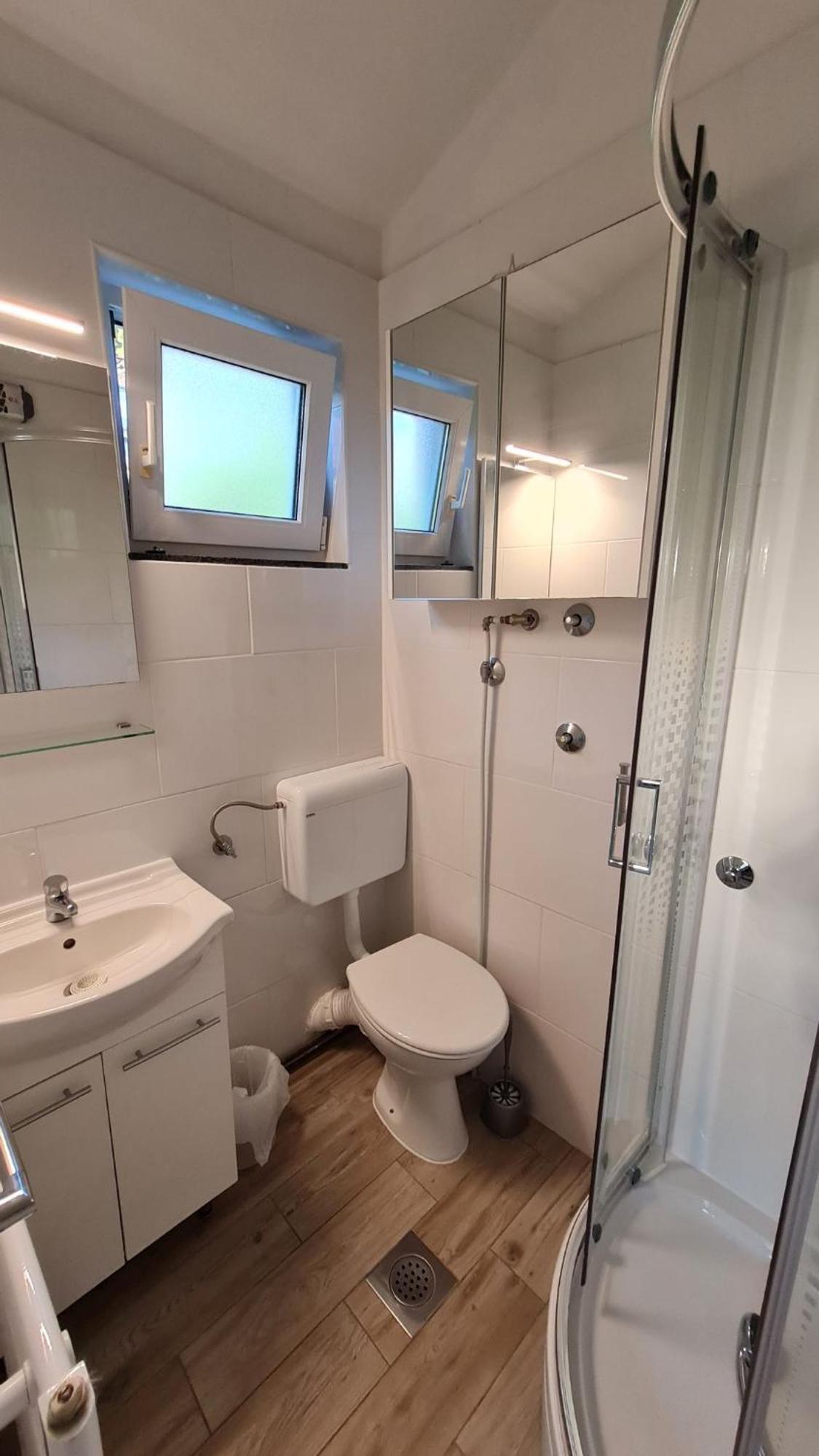 Apartmani Ela Prvić Luka Εξωτερικό φωτογραφία