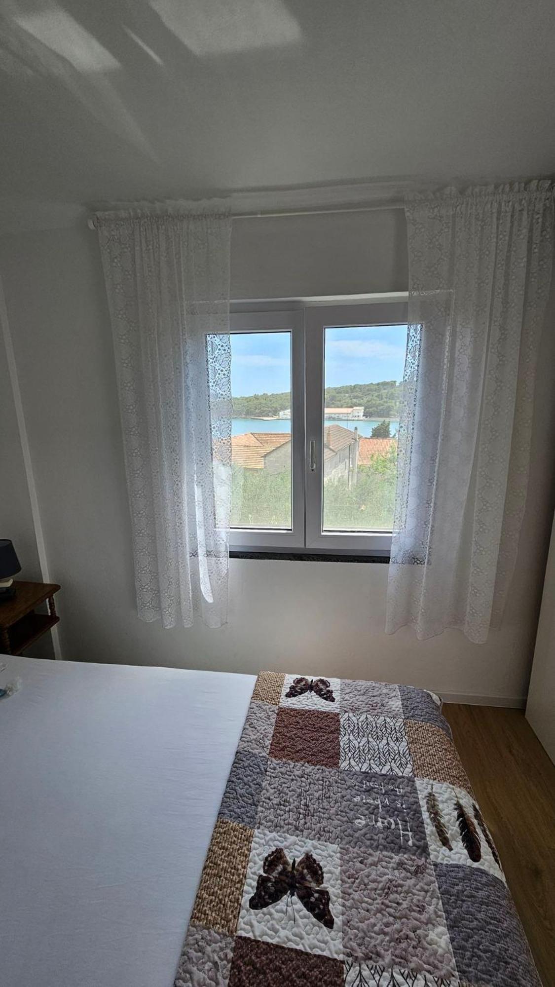 Apartmani Ela Prvić Luka Εξωτερικό φωτογραφία